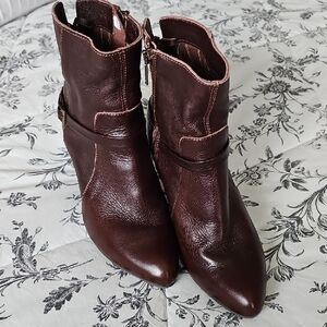 NWT Women's Brown Leather Boots